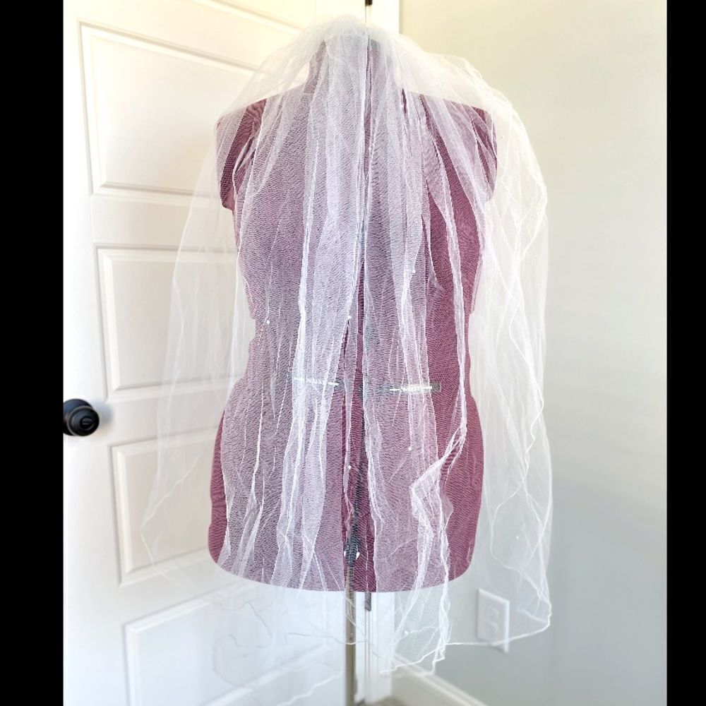 JJs House White Wedding Bridal Pearl Detail Single Layer Fingertip‎ Veil lot V60